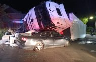 Acum! Trafic blocat pe DN 7 după ce un TIR s-a prăbușit peste un autoturism