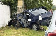 A murit pe loc după ce a intrat cu mașina într-un stâlp!