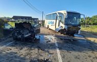 Accident grav între un autoturism și un autocar
