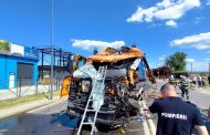 Șofer de camion, mort după explozia unei anvelope. A intrat pe contrasens și a lovit frontal un TIR