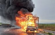 Acum! Arde o autoutilitară pe A1