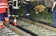 Acum! O femeie a murit strivită de tren, fetița pe care o ținea de mână a scăpat printr-un miracol