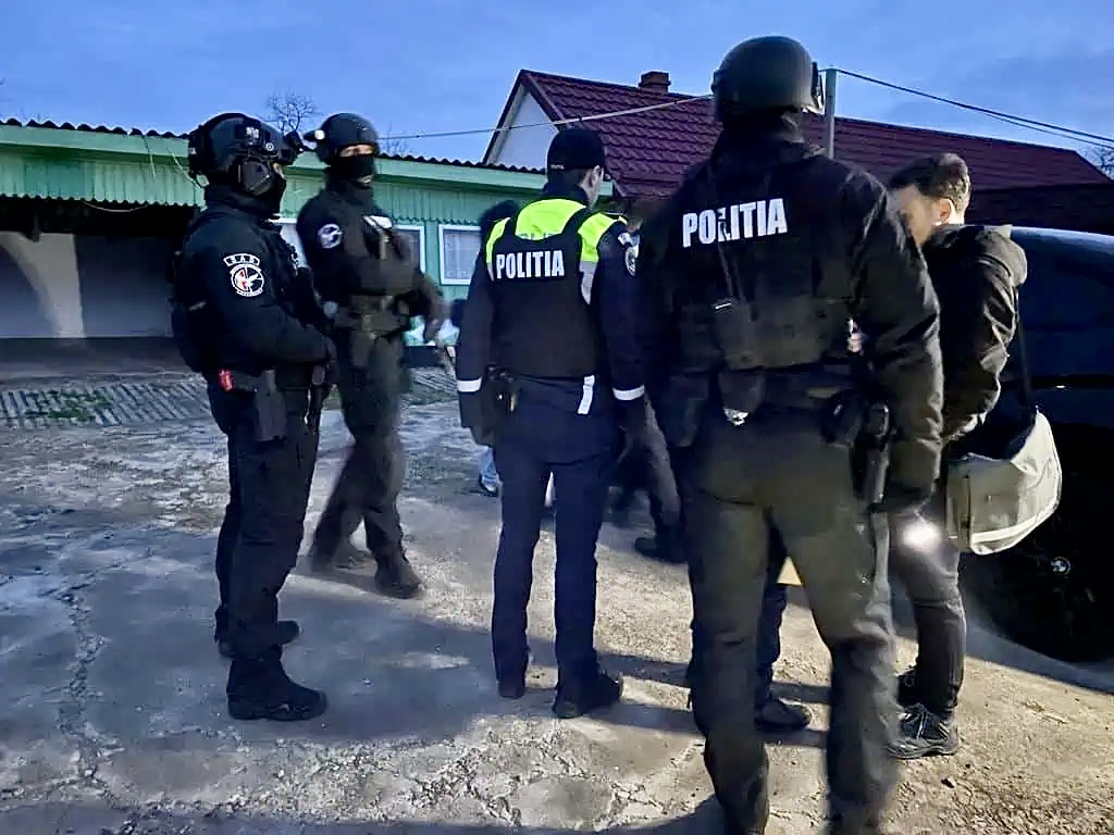 Poliția-4 – Ziarul Argeşul - ediţia online