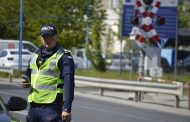 Polițiști înjurați ca la ușa cortului de un bărbat din Argeș. Acum plătește scump!
