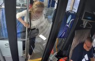 Femeia care a provocat scandalul din autobuzul Publitrans a fost arestată pentru 30 de zile