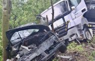 Argeș: Accident grav între o autobasculantă și un autoturism. Trei victime au fost preluate de urgență