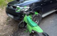 Copil de 13 ani, între viață și moarte după ce motocicleta pe care o conducea s-a izbit de un autoturism