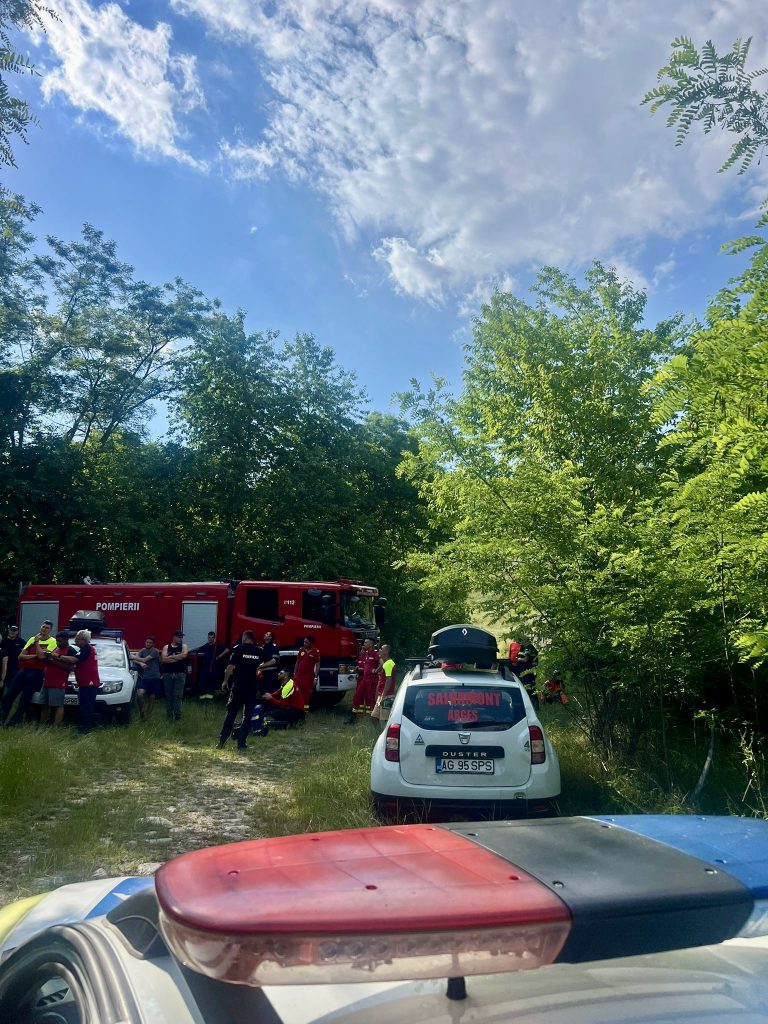 Poza pentru articolul Un bărbat din Argeș a sunat la 112 după ce a auzit o bubuitură puternică: „Un aparat de zbor s-ar fi prăbușit”
