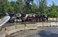 Autocisternă cu combustibil răsturnată pe DN7, la Cotmeana. Trafic blocat