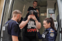 Argeș: Femeie din Slobozia, reținută de polițiști după ce și-ar fi bătut și amenințat soacra