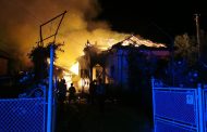 Flăcări uriașe la Berevoești! O locuință și o anexă au ars în timpul nopții