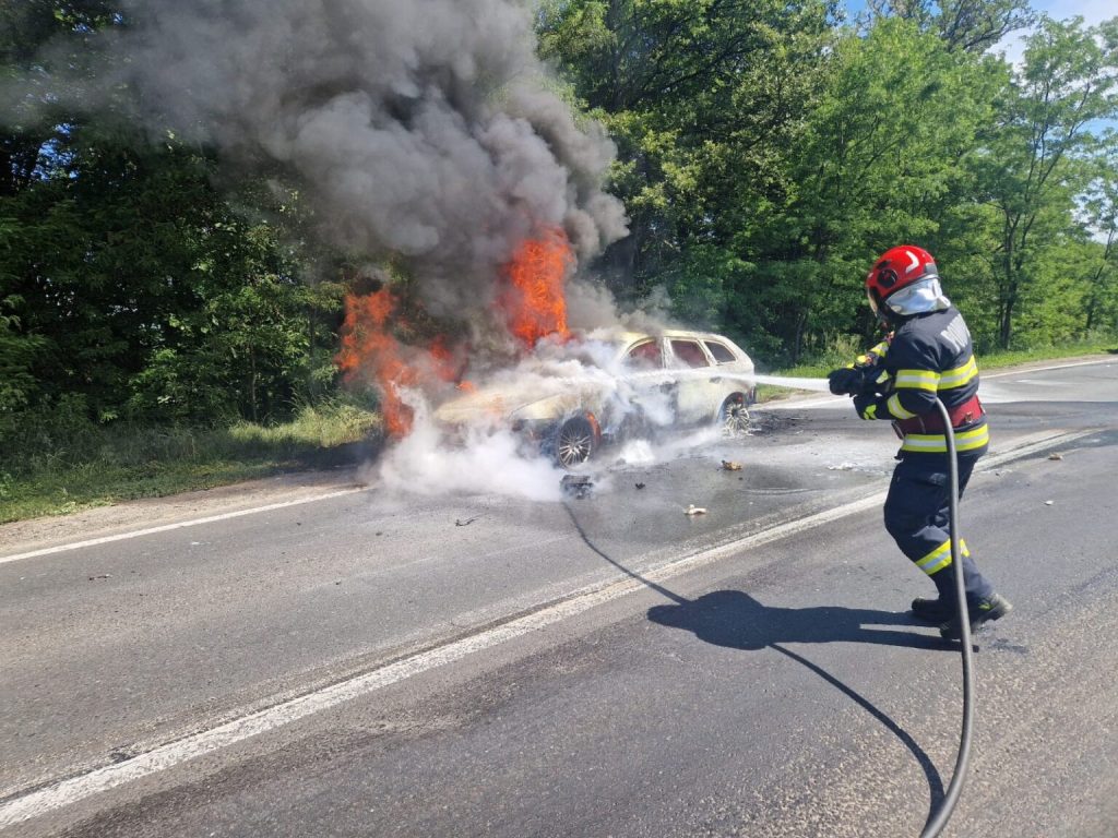 Incendiu-autoturism-2 – Ziarul Argeşul - ediţia online