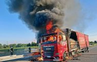 Un TIR a luat foc pe A1, la km 82. Trafic îngreunat spre Pitești