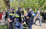 Ce a putut să facă un bărbat într-un parc din Pitești! Oamenii au încremenit de groază când l-au văzut