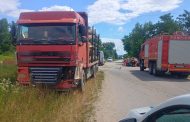 Argeș: Accident între un autocamion și un autoturism. O victimă, transportată la spital pentru îngrijiri