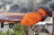 Incendiu puternic într-o gospodărie din județul Argeș. Pompierii intervin cu mai multe autospeciale