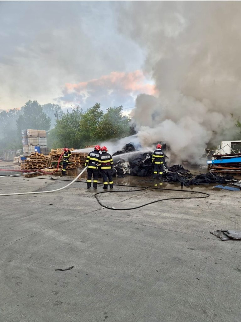 Incendiu-fabrica-Câmpulung- – Ziarul Argeşul - ediţia online