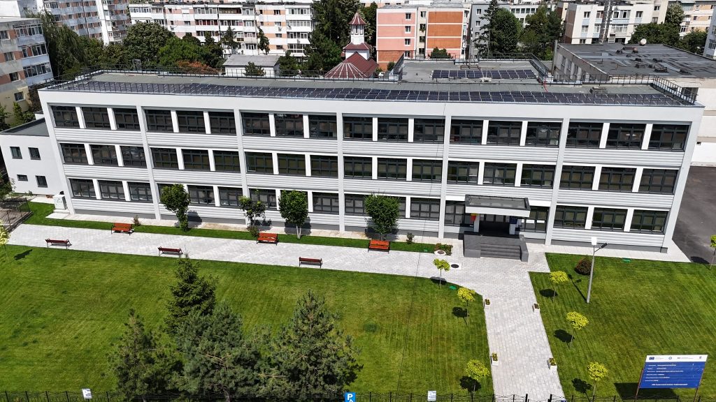 Poza pentru articolul Liceul „Ion Barbu” din Pitești, complet modernizat după o investiție de 6 milioane de lei