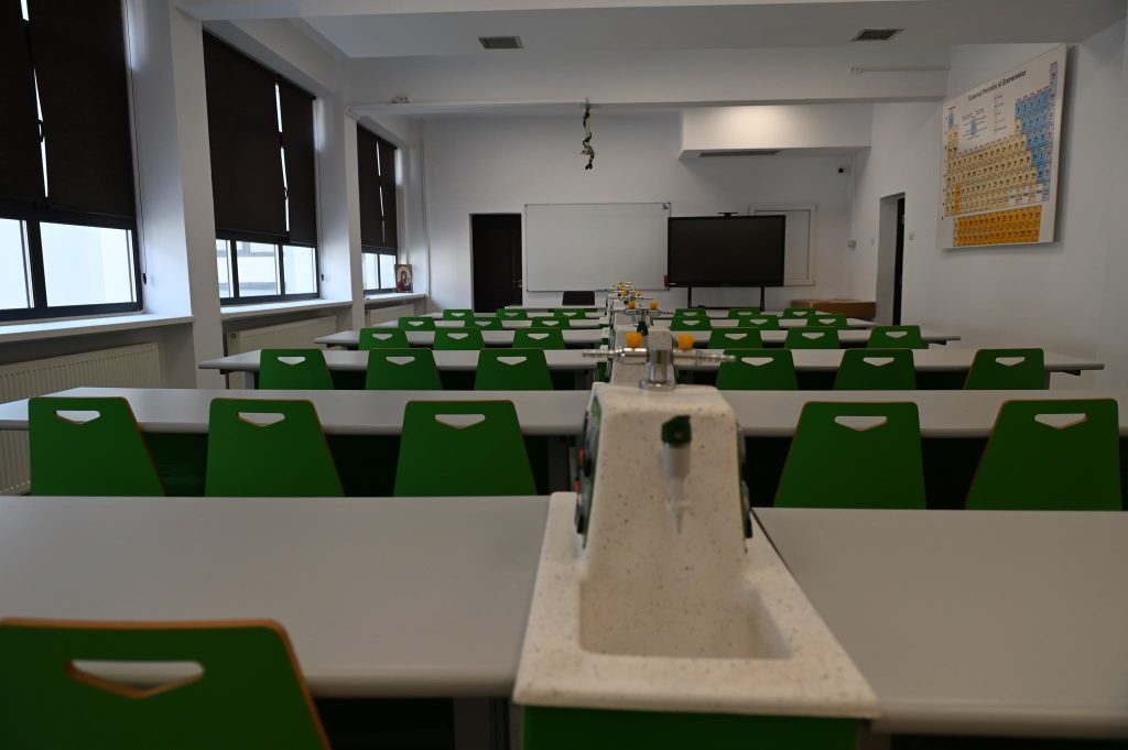 Poza pentru articolul Liceul „Ion Barbu” din Pitești, complet modernizat după o investiție de 6 milioane de lei