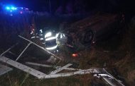 Accident la Buzoești. Un autoturism s-a răsturnat pe plafon, trei persoane au ajuns la spital