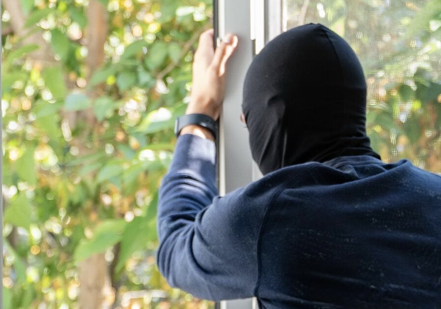 Spargere-casă- – Ziarul Argeşul - ediţia online