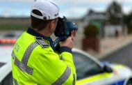 O șoferiță de doar 19 ani a fost prinsă cu 141 km/h în Mioveni. A rămas fără permis pentru 120 de zile
