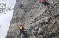 Un turist blocat pe creastă, altul rămas fără putere să coboare. Salvamont Argeș intervine în Munții Făgăraș