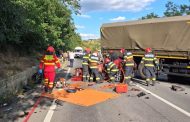 Accident cu autocamion implicat în Argeș! A lovit o conductă de gaze