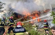 Incendiu cu victime într-o gospodărie din Argeș! Patru anexe au fost cuprinse de flăcări