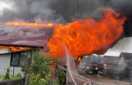 Argeș: Ultima oră! Incendiu izbucnit la două locuințe și mai multe anexe gospodărești