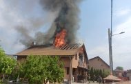 Incendiu puternic într-o gospodărie din Argeș! Două persoane au nevoie de îngrijiri medicale