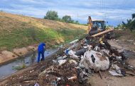 Munte de gunoaie la Zăvoi Ștefănești! Aproape 100 de tone, adunate de pe malul acumulării Pitești