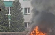 Mașină cuprinsă de flăcări în Pitești. Incendiul a izbucnit în compartimentul motor