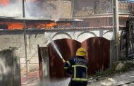 Acum! Incendiu puternic în municipiul Pitești. Trei construcții au fost afectate