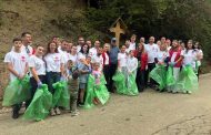 Acțiune de ecologizare la Corbeni, de Ziua Curățeniei Naționale. 50 de voluntari ai TSD Argeș au strâns deșeurile
