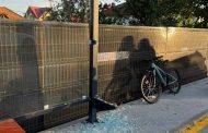 Act de vandalism în Argeș! O stație de autobuz recent amenajată a fost distrusă