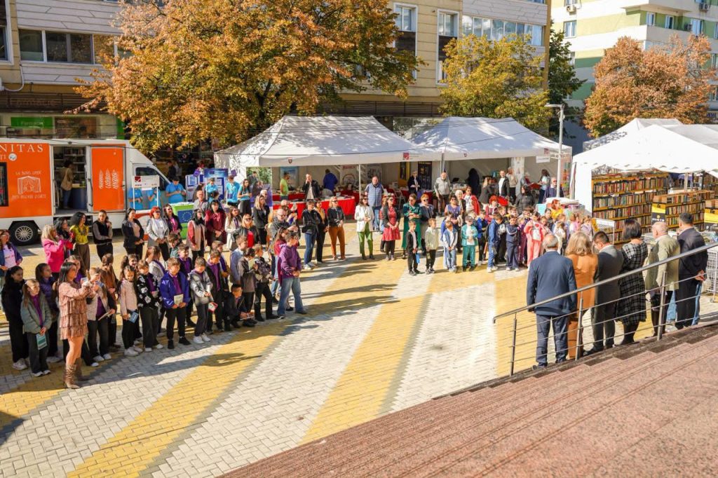 Festivalul-de-CARTE-Pitești-1-1 – Ziarul Argeşul - ediţia online