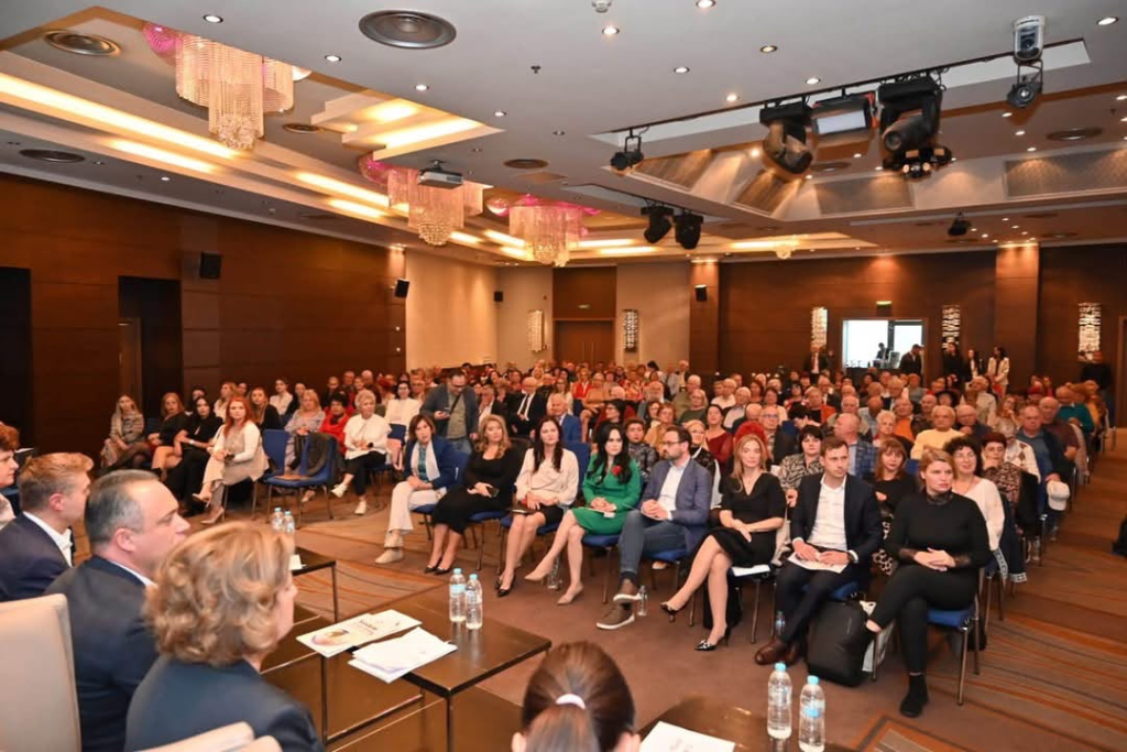 conferinta – Ziarul Argeşul - ediţia online