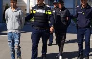 Jaf într-un cunoscut complex comercial din Argeș! Trei tineri de 14, 16 și 19 ani, reținuți de polițiști